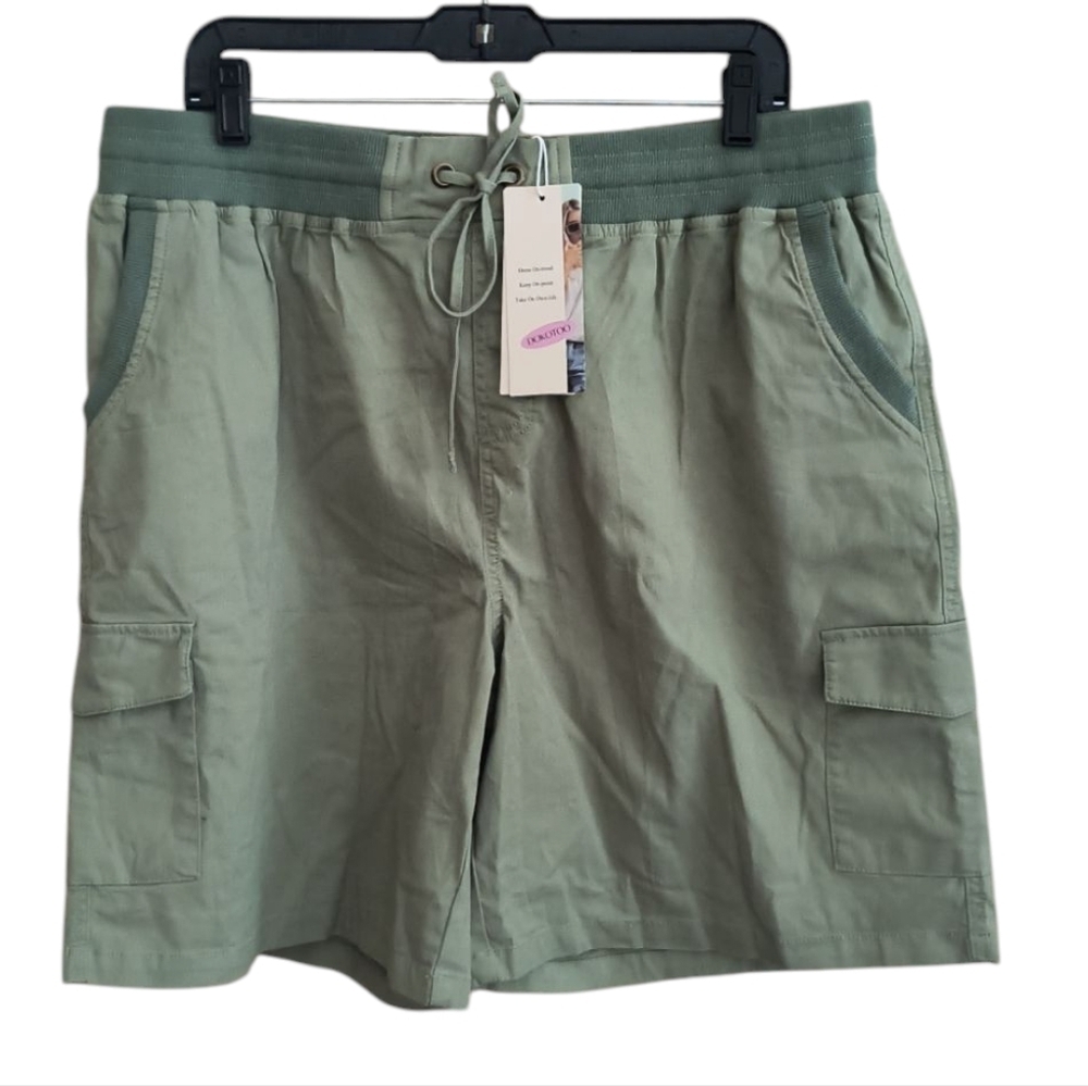 NWT Dokotoo Women's Army Green Cargo Shorts Size 2XL